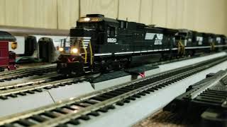 HO Athearn Genesis 20 Dash 940C Leads An Empty NS Coal Train [upl. by Anek]