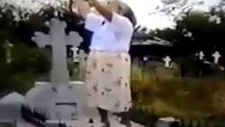 Babutele danseaza de rup stilul Granny dancing on the grave of her husband [upl. by Meredithe]