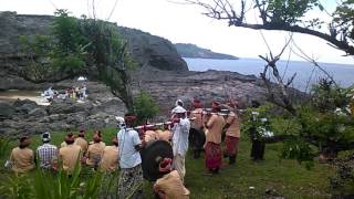 GONG BALINAIS TRADITIONNEL GAMELAN [upl. by Adnalor]