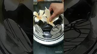 Chocolate mirror glaze vkaise banye shorts shortsfeed viraltrending cake [upl. by Porush765]