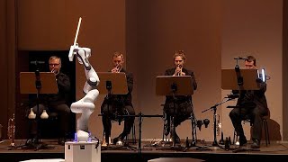 Besonderes Jubiläumskonzert Roboter mit drei Armen dirigiert Dresdner Sinfoniker [upl. by Rhiamon]