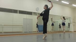 Ballet teaching Soutenu turn beginners pointe for adults [upl. by Ennair364]