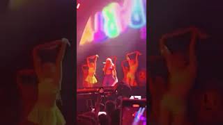 KAROL G CANTANDO OJOS DE FERRARI EN ÁMSTERDAM 1millionviews karolg bichotaseason bichotakarolg [upl. by Eibur342]