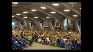 Chants de Lourdes quotpeuples de dieu cité de lEmmanuelquot [upl. by Kasey]