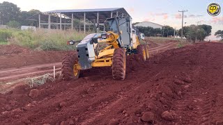 PATROL RETIRANDO PEDRAS E ENVELOPANDO MATERIAL DE BASEMotoniveladoraPatrolPatrolaRoad Grader [upl. by Vories384]