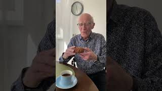 Vi besökte 96åriga Kalle och bjöd på bullar [upl. by Elson247]