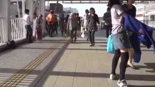 春の散歩 ＪＲ東海道線 辻堂駅東口改札からテラスモール湘南に向かう 201454 Tsujido Station [upl. by Maxwell]