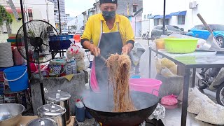 Unique Skills Expert Chinese Family Cooks Fried Noodles Professionally  Penang Street Food [upl. by Yroj]