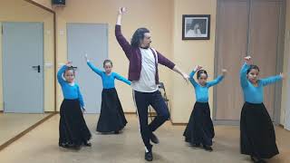 Clase de sevillanas impartidas por Sergio González a alumnas de 4 y 5 años HD sergiobailaor [upl. by Keeton]