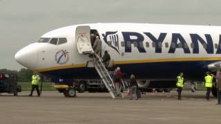 Ryanair terug op Eelde [upl. by Nylanej]