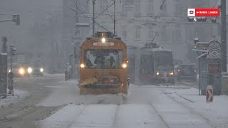 Winterdienst  Schneepflug im Einsatz [upl. by Ushijima792]