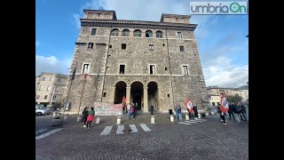 Terni niente casa popolare a chi ha precedenti Presidio sotto il Comune e confronto con Bandecchi [upl. by Anna-Diane]