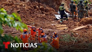 Varios derrumbes y deslaves por las lluvias dejan unos 34 muertos en Colombia  Noticias Telemundo [upl. by Tab]