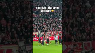 Mainz feiert Sieg gegen Dortmund 😝 [upl. by Hplodur]