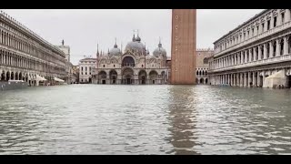 Acqua alta a Venezia ecco cosa significa vivere nella città sommersa [upl. by Aiuqat322]