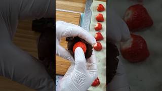 How to make Cake pops🍓Cake pops with strawberry inside cakepops cakepopsrecipe cakepop [upl. by Eamon]