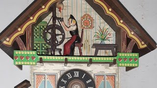 Raro Orologio a cucù Emil Schmeckenbecher Lady Spinning wheel cuckoo clock rare [upl. by Ayotyal]