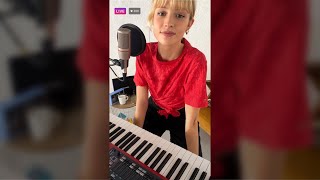 Angèle chante sur live de Instagram  Angèle Instagram Live Concert [upl. by Odnumyer]