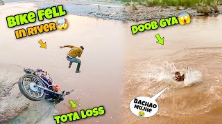 Bike River Mai Doob Gai😱 Rider Ko पानी Mai Doobne Se Bachaya🤯 [upl. by Scutt834]