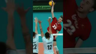 Ferre Reggers vs 3 blocks 😤 epicvolleyball volleyballworld volleyball [upl. by Kano]