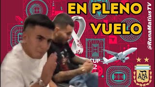 ÁNGEL CORREA y THIAGO ALMADA con la hinchada ARGENTINA 🇦🇷 dentro del AVIÓN ✈️ QATAR2022 🇶🇦⚽️ [upl. by Kirred]