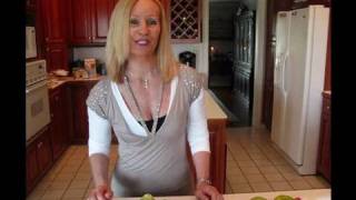 Bettys Quick Tip 72How to Keep Peeled and Sliced Apples Fresh [upl. by Heydon]