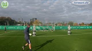 Pascal Formann mit den Torhütern Koen Casteels und Pavao Pervan im Training beim VfL Wolfsburg [upl. by Staten]