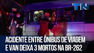 Acidente entre ônibus de viagem e van deixa 3 mortos na BR 262 [upl. by Eatnom]