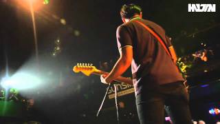 Hujan  Muda LIVE at Konsert Gadis Semasa Sunsilk [upl. by Farro]