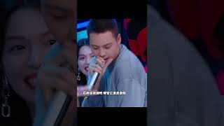 William Chan performed the song “The Wild Wolf Disco” 陈伟霆《野狼disco》唱跳舞台直拍，穿红皮这场真的超帅，和谢娜跳舞这场也超撩超苏 [upl. by Sgninnej]