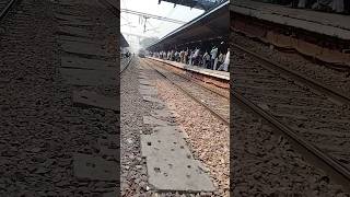 train pach ghanta let hone se station par bhari bheed [upl. by Ekaterina]