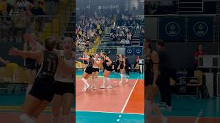 🟡⚫️ VakıfBank’ın galibiyet sevinci 🤩 vakıfbank voleybol [upl. by Hahseram]