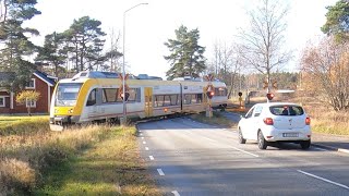 Järnvägskorsning vid Ränneborg i Eksjö [upl. by Anileh700]