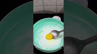 quotPerfect Fried Egg Poach recipe in 1 Minute 🍳👌 CookingHacks shorts trending [upl. by Dickey]