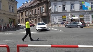 Řízení křižovatky policistou [upl. by Elliven]