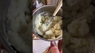 Idahoan Roadted Garlic And Parmesan Instant Mashed Potatoes Live Review [upl. by Vivianna964]