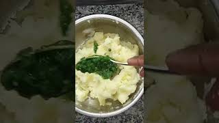 Hari chatni ke aalu parathe VianjaliRasoighar gharkakhanna indianrecipes recipeyoutubeshorts [upl. by Doran34]