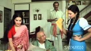 Rakesh Roshan Ne Rekha Ko Sui Se Daraya RakeshRoshan Rekha Khubsoorat Shorts [upl. by Eenolem162]