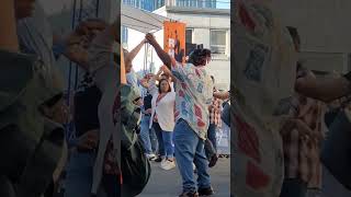 Bailando chacha en la calle Portland Oregon [upl. by Hajed352]