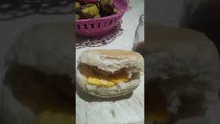 Olha meu pão que eu fritei ontem à noite com banana [upl. by Lebazej40]