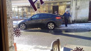 BMW X6 FAIL IN 3 CM SNOW hohoho [upl. by Auqeenahs]