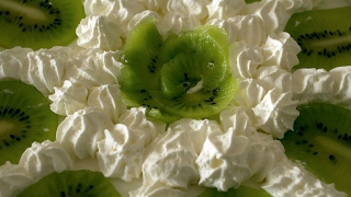 Torta a strati con panna e kiwi [upl. by Iggep86]