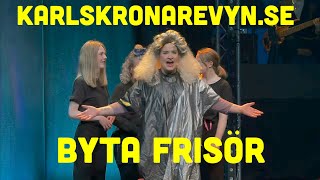 Byta frisör från nyårsrevyn quotKorsDragquot 2024 karlskronarevynse revysm [upl. by Nolyad]