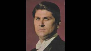 SHERRILL MILNES baritone quotè gettata la mia sortequot VERDI quotATTILAquot [upl. by Grew21]