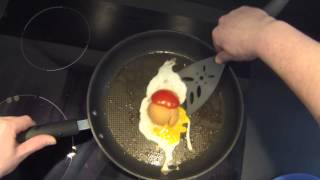 Comment faire cuire un oeuf sur le plat  Recette du chef [upl. by Lower733]