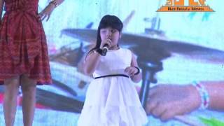 Putri Ariani nyanyikan lagu DMasiv quotJangan Menyerahquot di Hari Anak Nasional 2014 [upl. by Nada]