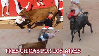 Vaquillas San Fermín  Tres chicas por los aires [upl. by Landri980]