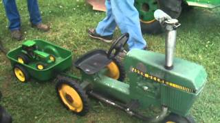 JOHN DEERE PEDAL TRACTOR [upl. by Yenhpad]