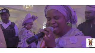 BISI ALAWIYEALUKO performs at a wedding  Calidad Studios [upl. by Folberth]