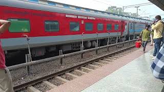 Sarnath Express arriving VARANASI CITY 🏙️ CHHAPRASURAT varanasi train railway wap7 bihar [upl. by Assirim28]